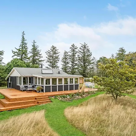 2 Bedroom Beautiful In Holiday home