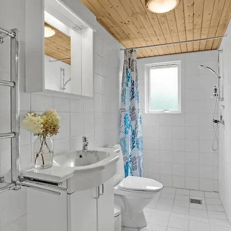 2 Bedroom Beautiful In Skjern