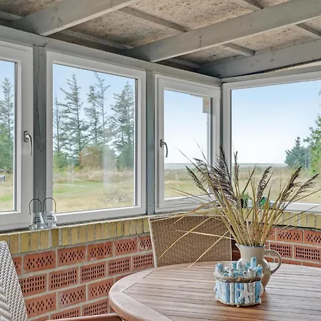 2 Bedroom Beautiful In Holiday home *